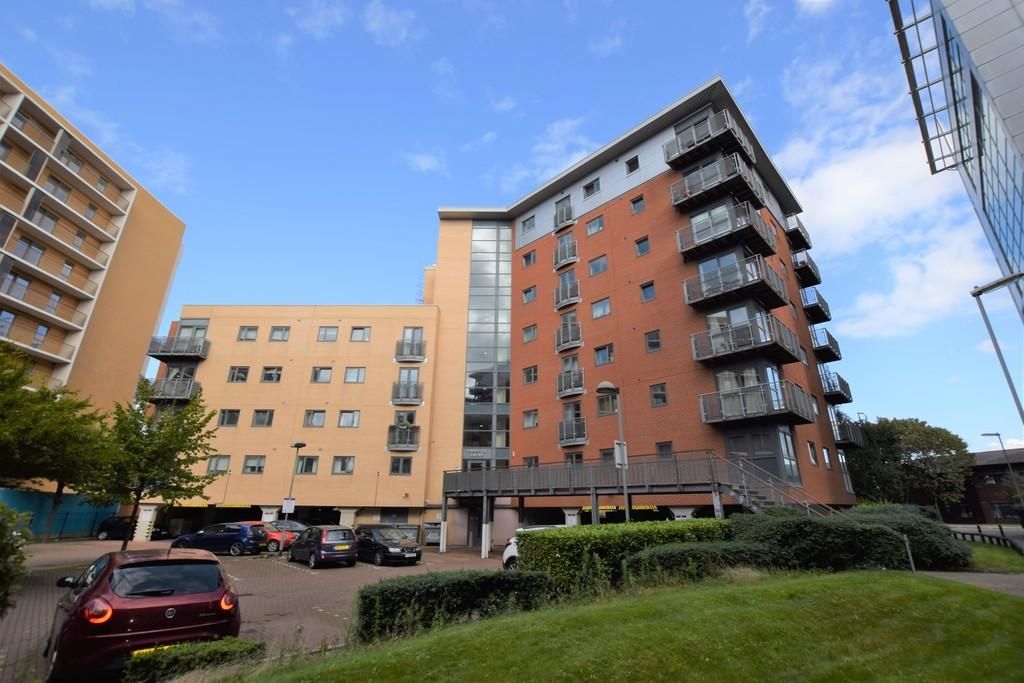2 bed flat for sale in City Walk, Leeds LS11 Zoopla