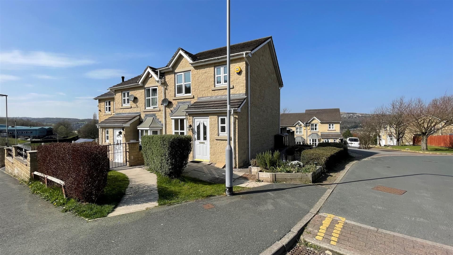 3 bed semidetached house for sale in Mires Beck Close, Windhill