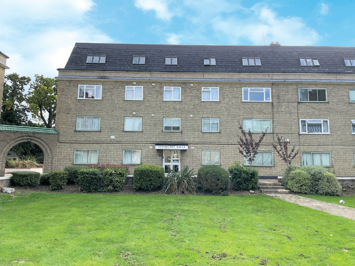 3 bed flat for sale in Stonegrove, Edgware HA8 Zoopla