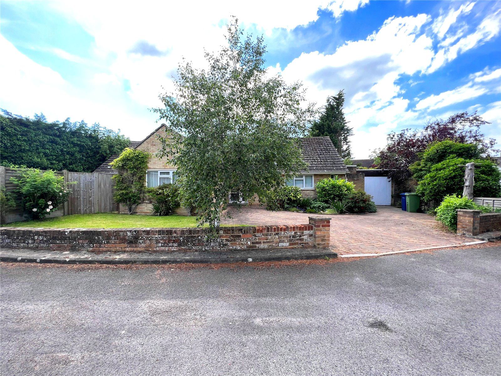 4 bed bungalow for sale in Howcroft, Churchdown, Gloucester, Gloucestershire GL3 Zoopla
