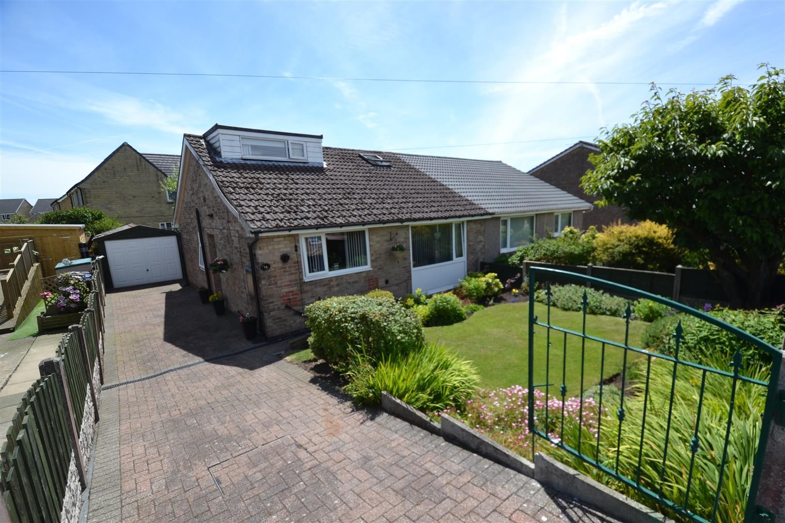 3 bed semidetached bungalow for sale in Ashlar Grove, Queensbury