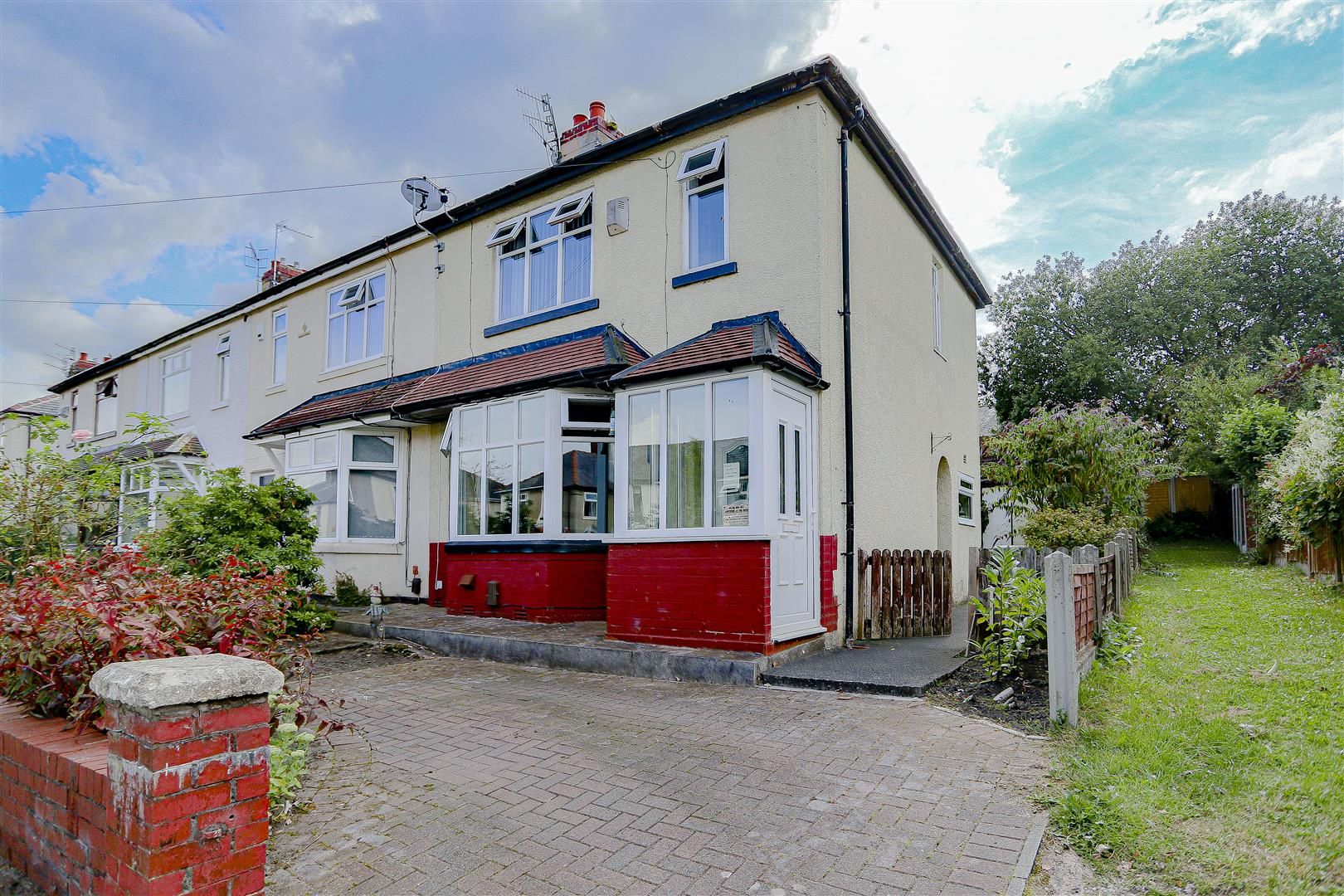 3 bed semidetached house for sale in Caernarvon Avenue, Padiham