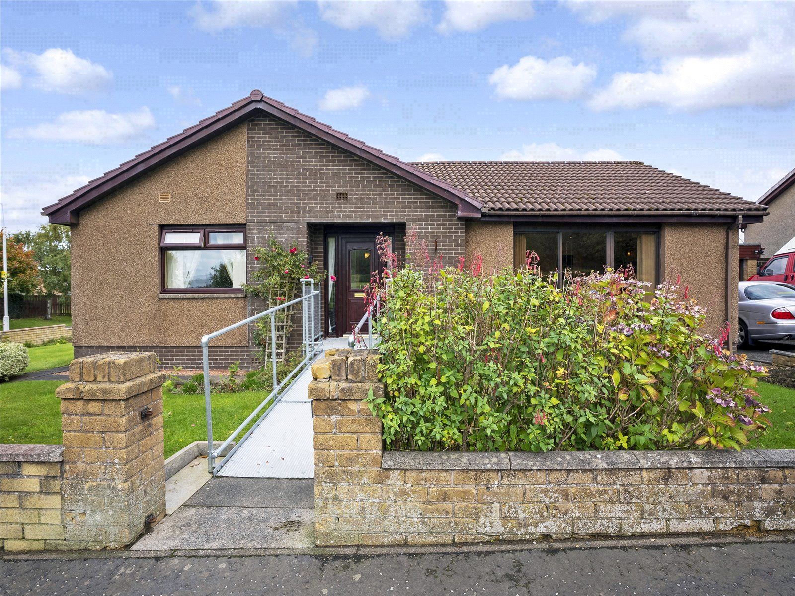 4 bed bungalow for sale in Newliston Drive, Kirkcaldy, Fife KY2 Zoopla