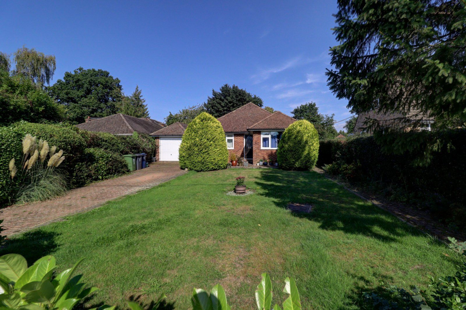 4 bed bungalow for sale in Laceys Drive, Hazlemere, High HP15