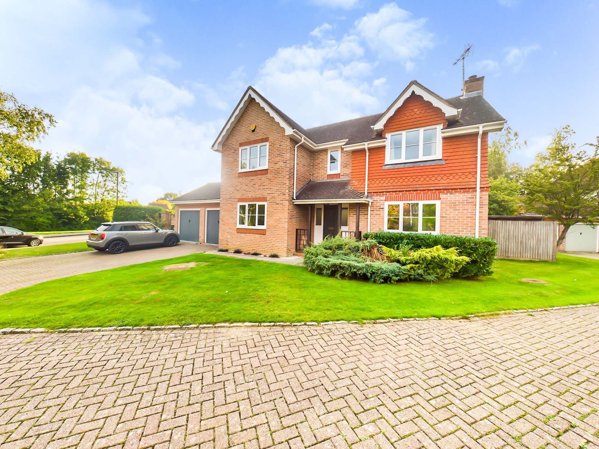 4 bed detached house for sale in Nuthatch Way, Horsham RH12 Zoopla