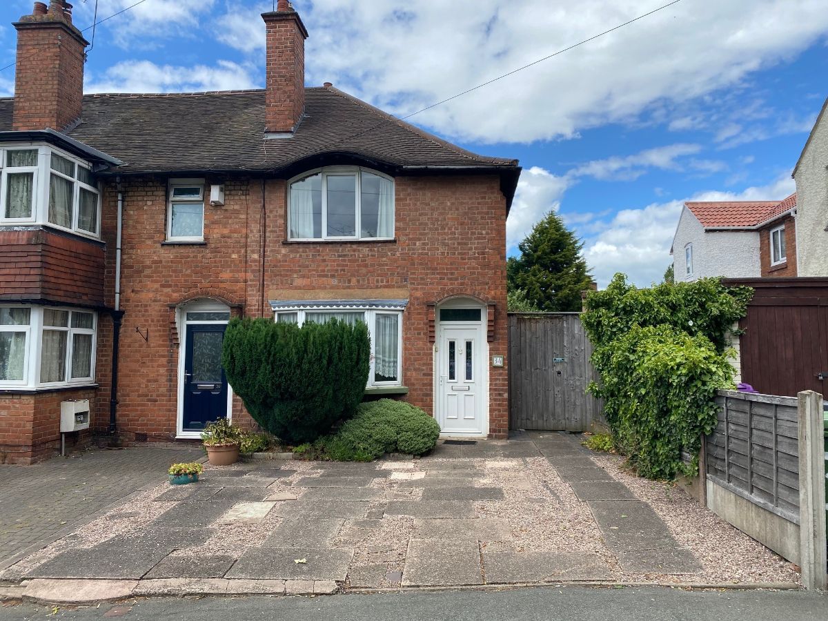 2 bed terraced house to rent in Victoria Road, Fallings Park