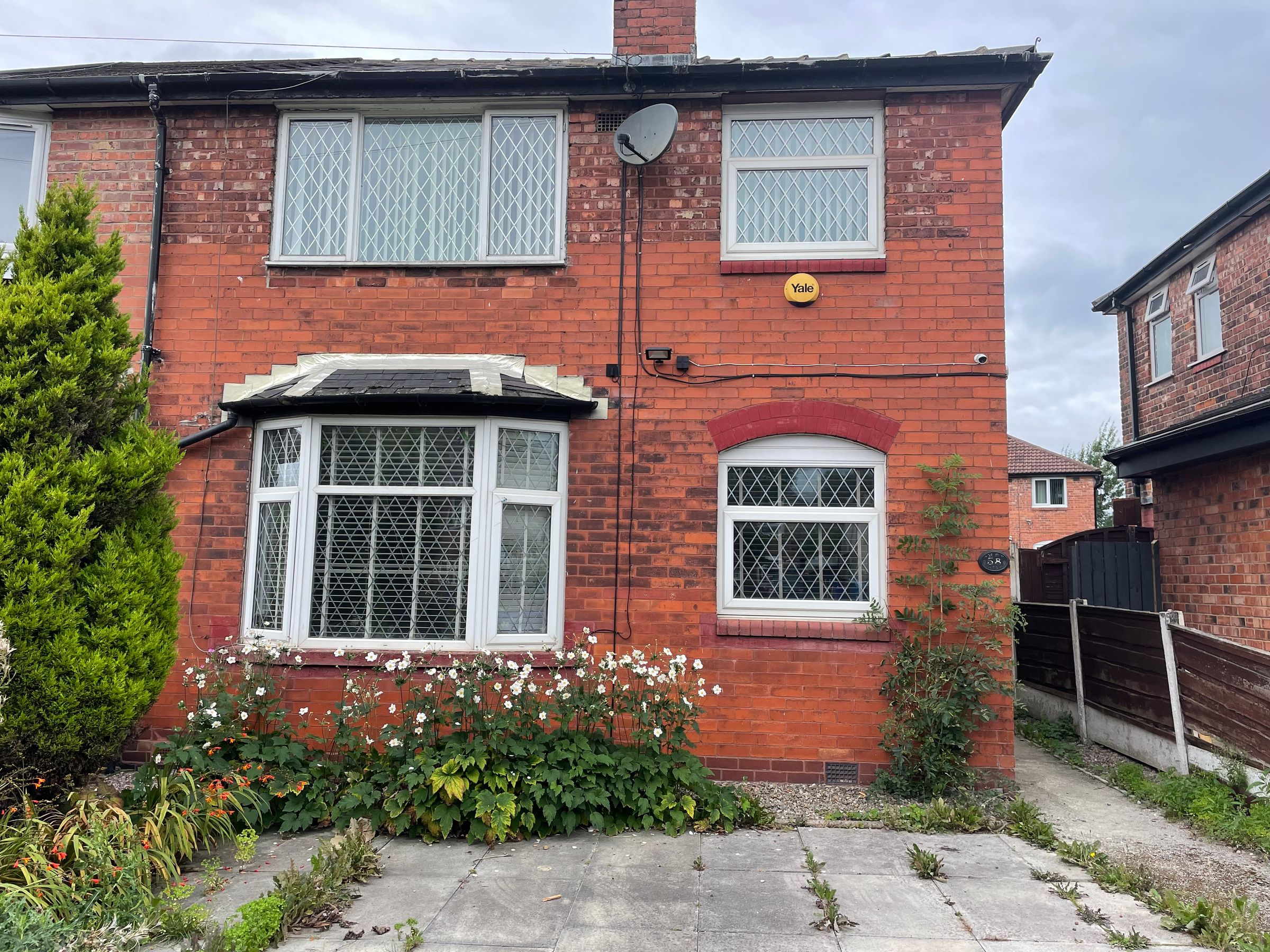 3 bed semidetached house for sale in Broadway, New Moston M40 Zoopla