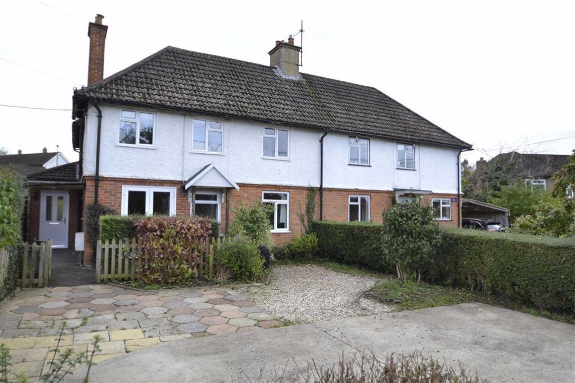 4 bed semidetached house for sale in Basingstoke Road, Kingsclere