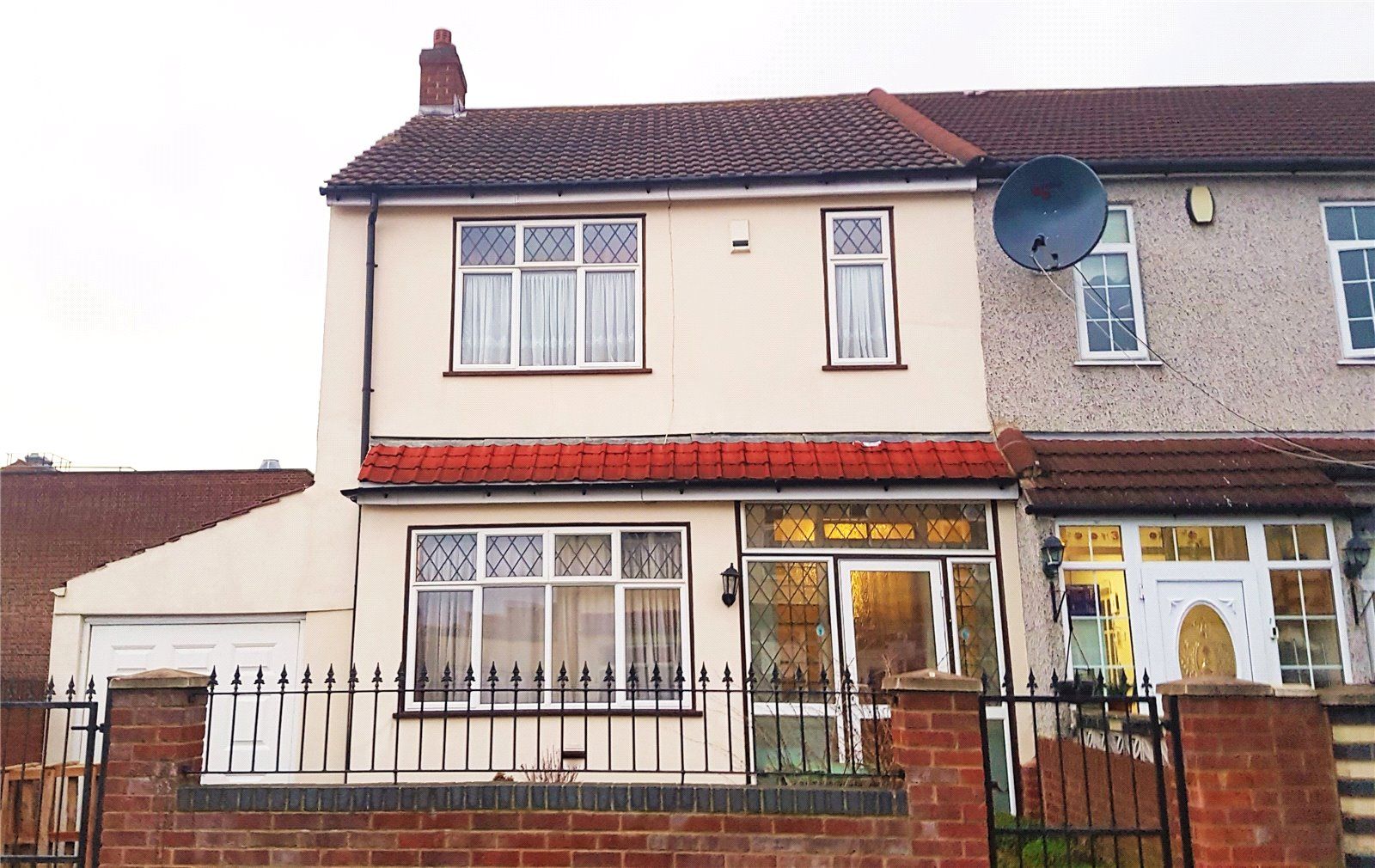 3 bed semidetached house to rent in Deepdene Road, Welling, Kent DA16