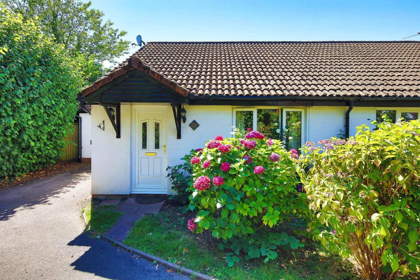 2 bed semidetached bungalow for sale in Astoria Close, Thornhill