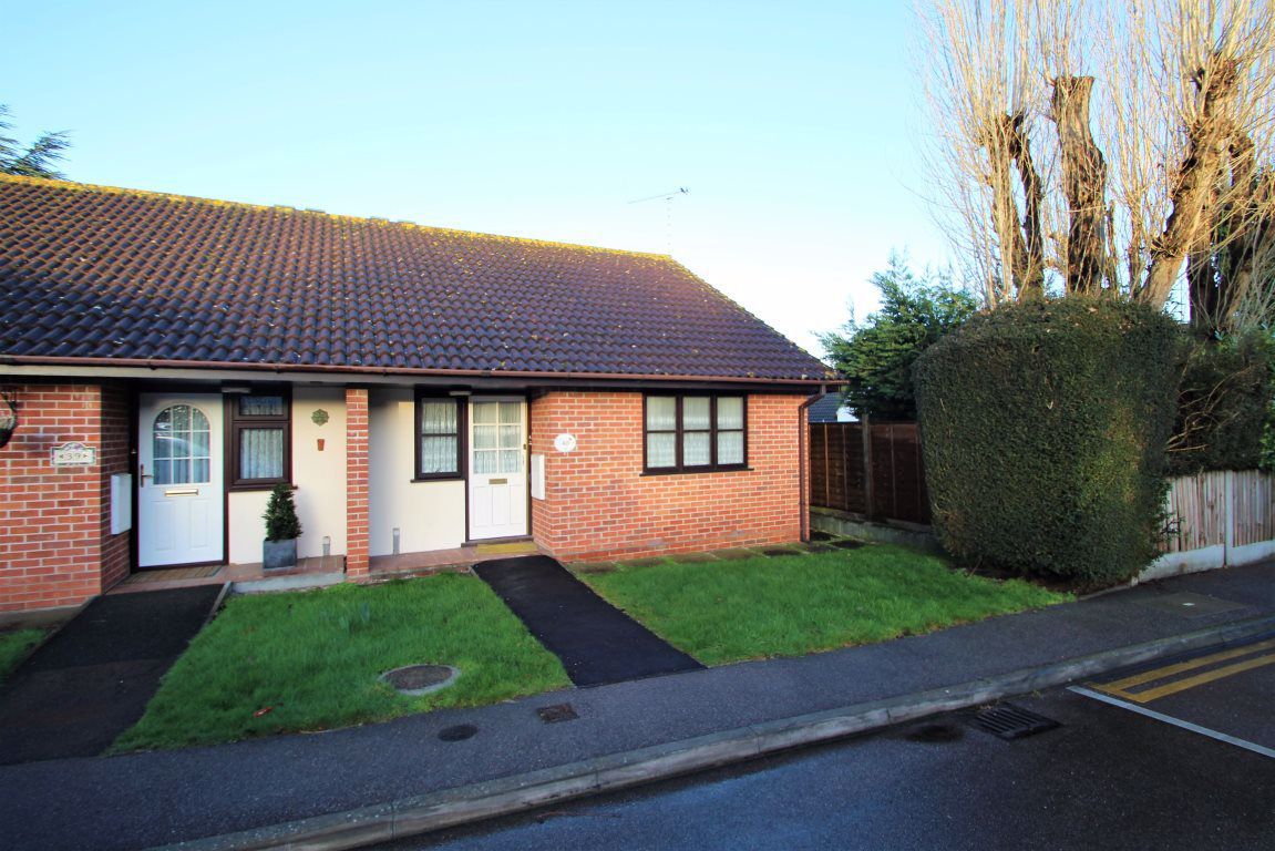 2 bed bungalow to rent in Old Farm Court, Perry Street, Billericay CM12