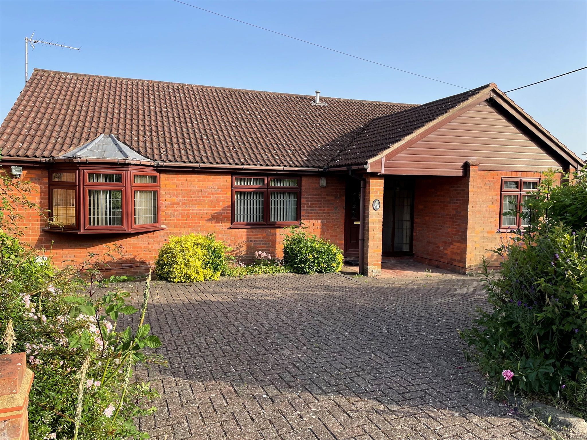 4 bed detached bungalow for sale in Prince Edward Road, Billericay CM11