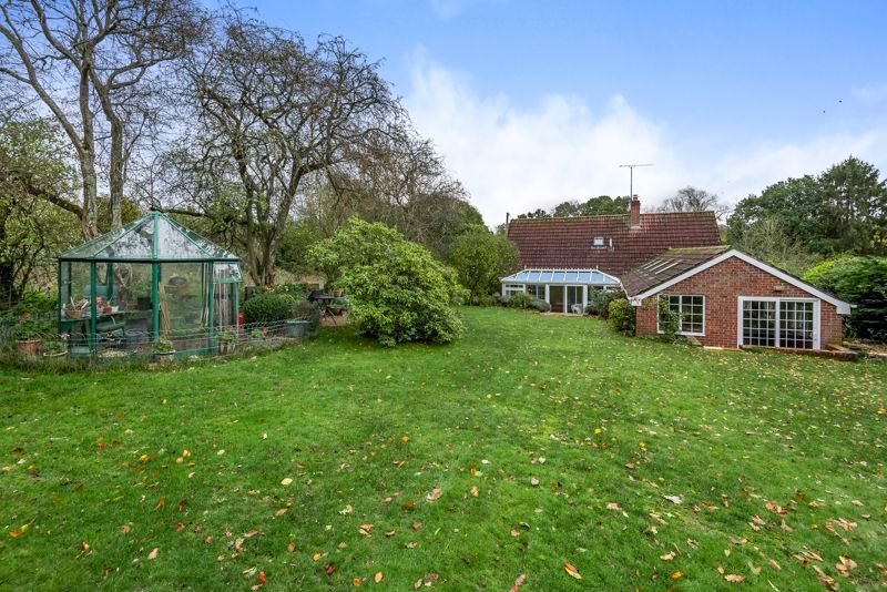 4 bed detached house for sale in Willis Lane, Four Marks, Alton