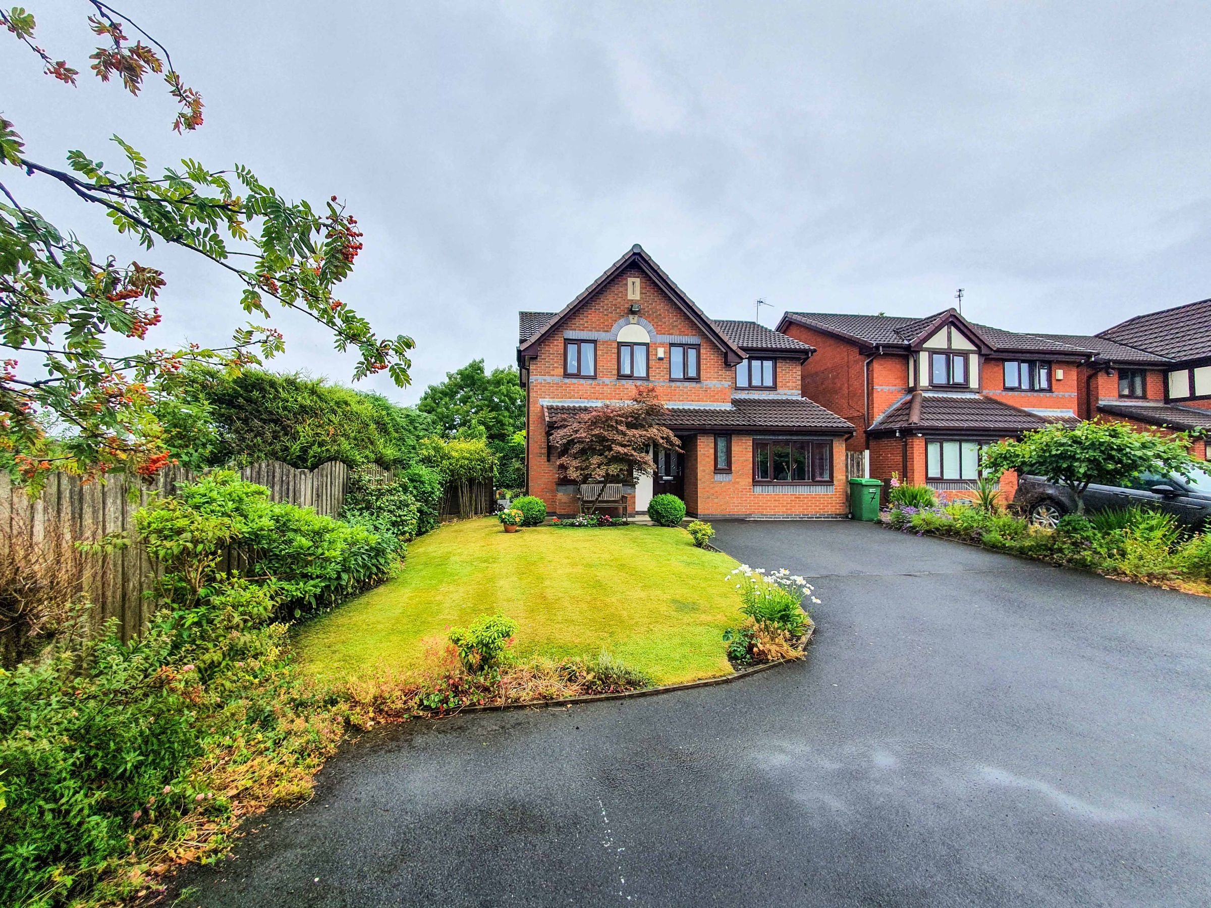 4 bed detached house for sale in Winslade Close, Watersheddings, Oldham
