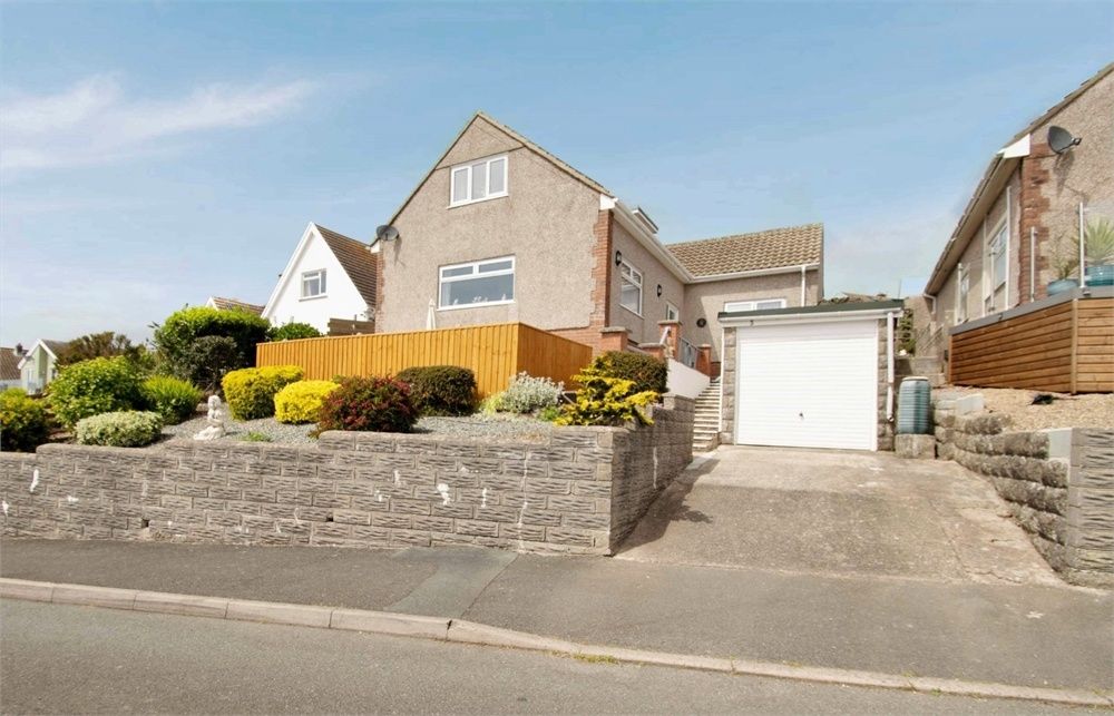 3 bed detached bungalow for sale in Bay View Drive, Hakin, Milford