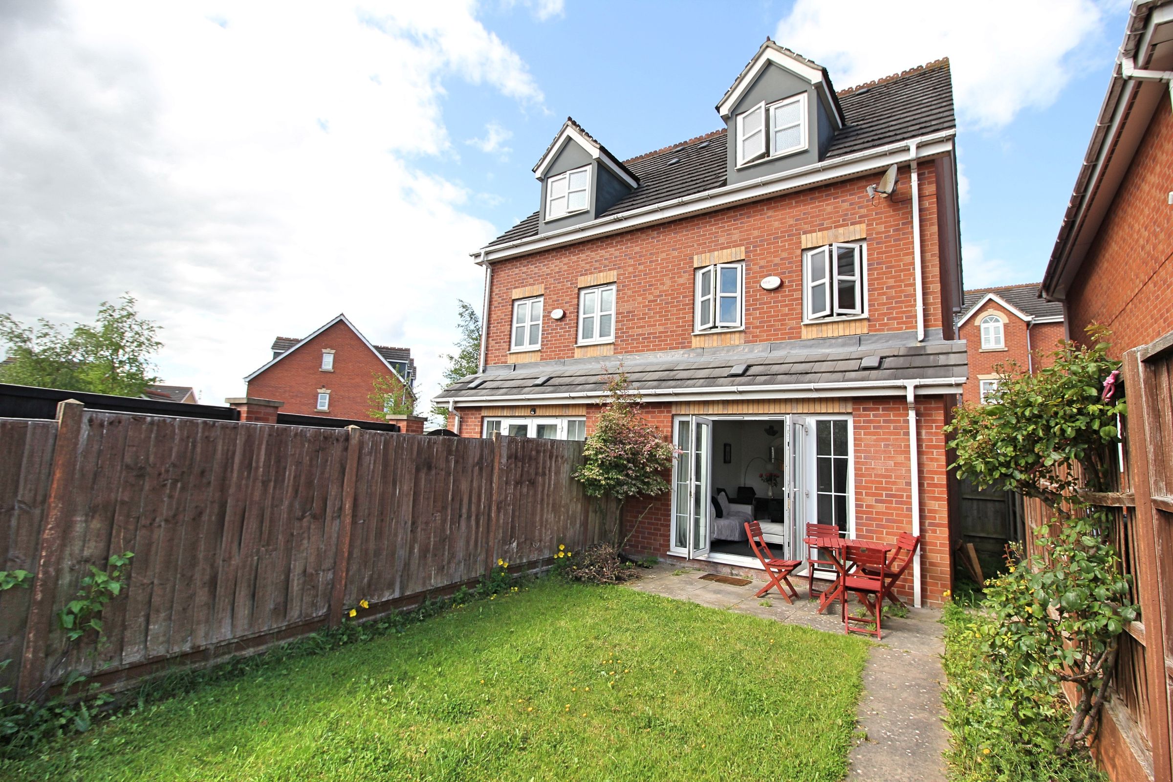 3 bed town house to rent in Shipman Road, Braunstone Town, Leicester