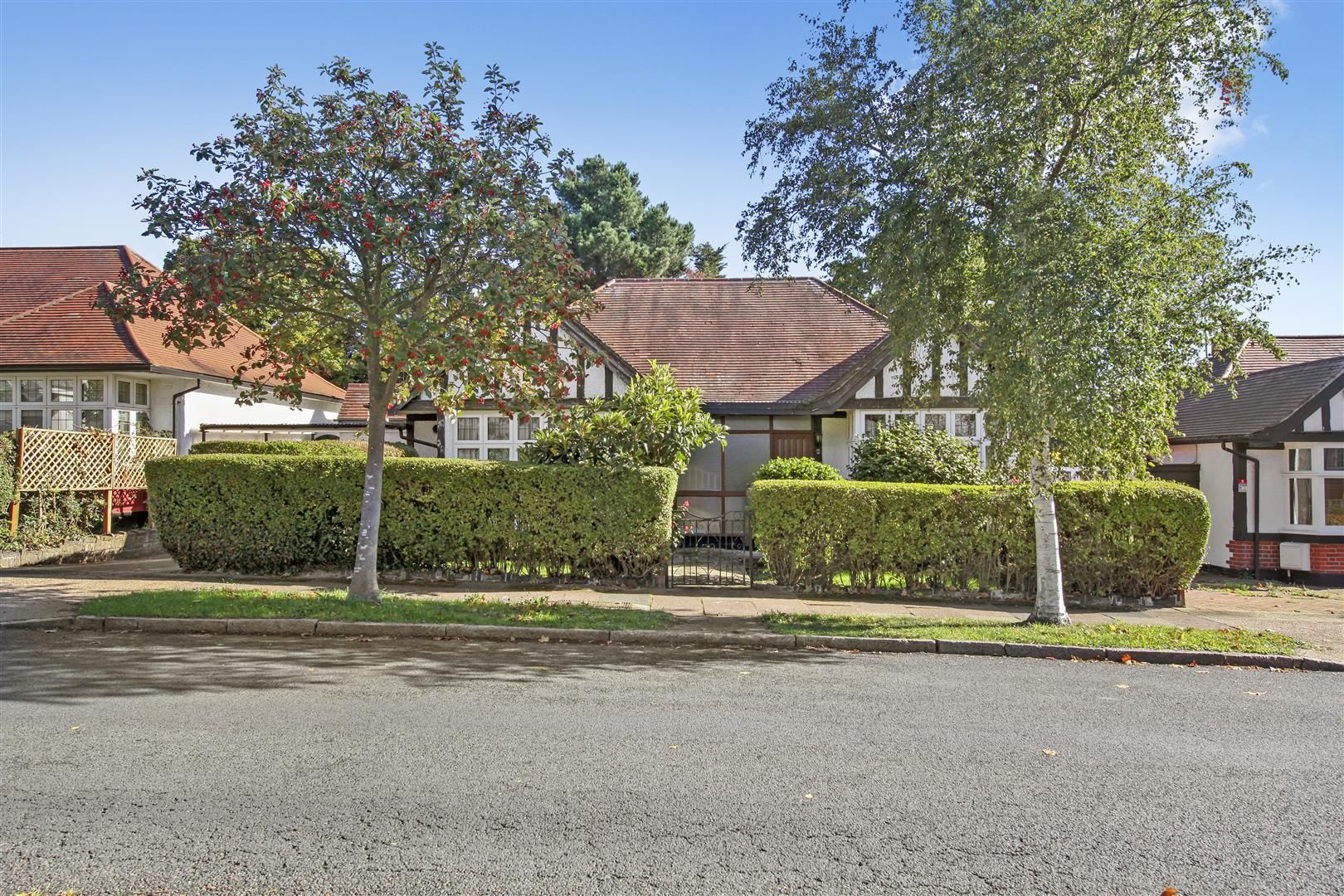 4 bed detached bungalow for sale in Barn Hill, Wembley HA9 Zoopla