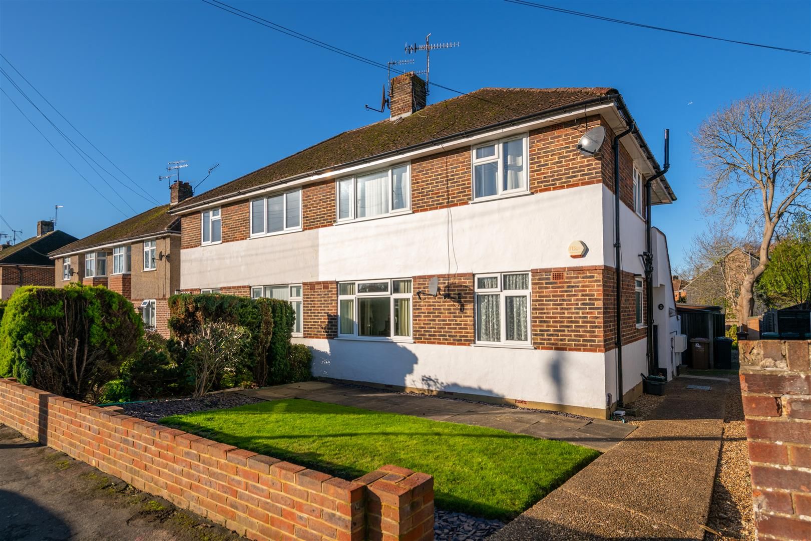 2 bed for sale in Meadow Way, Reigate RH2 Zoopla