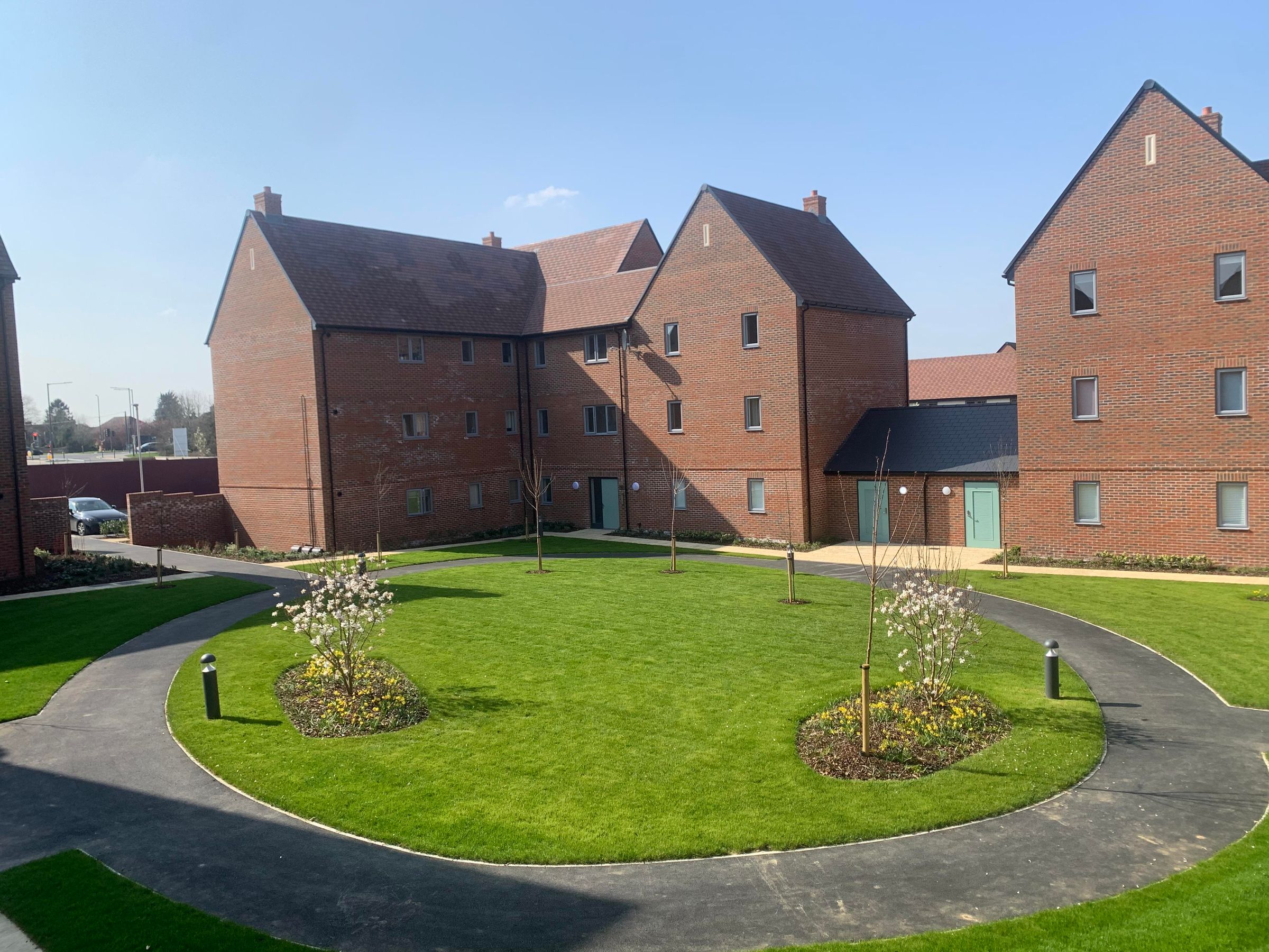 2 bed flat to rent in Purssell Road, Weston Turville, Aylesbury HP22