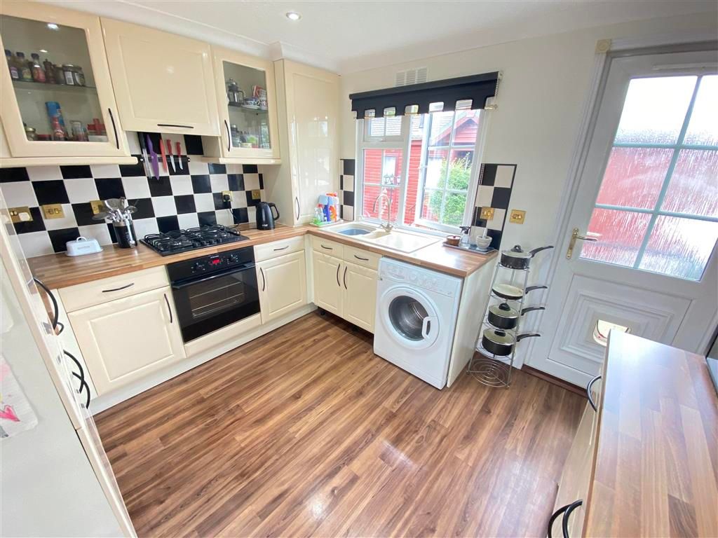 2 bed mobile/park home for sale in Chestnut Grove, Hayes Country Park