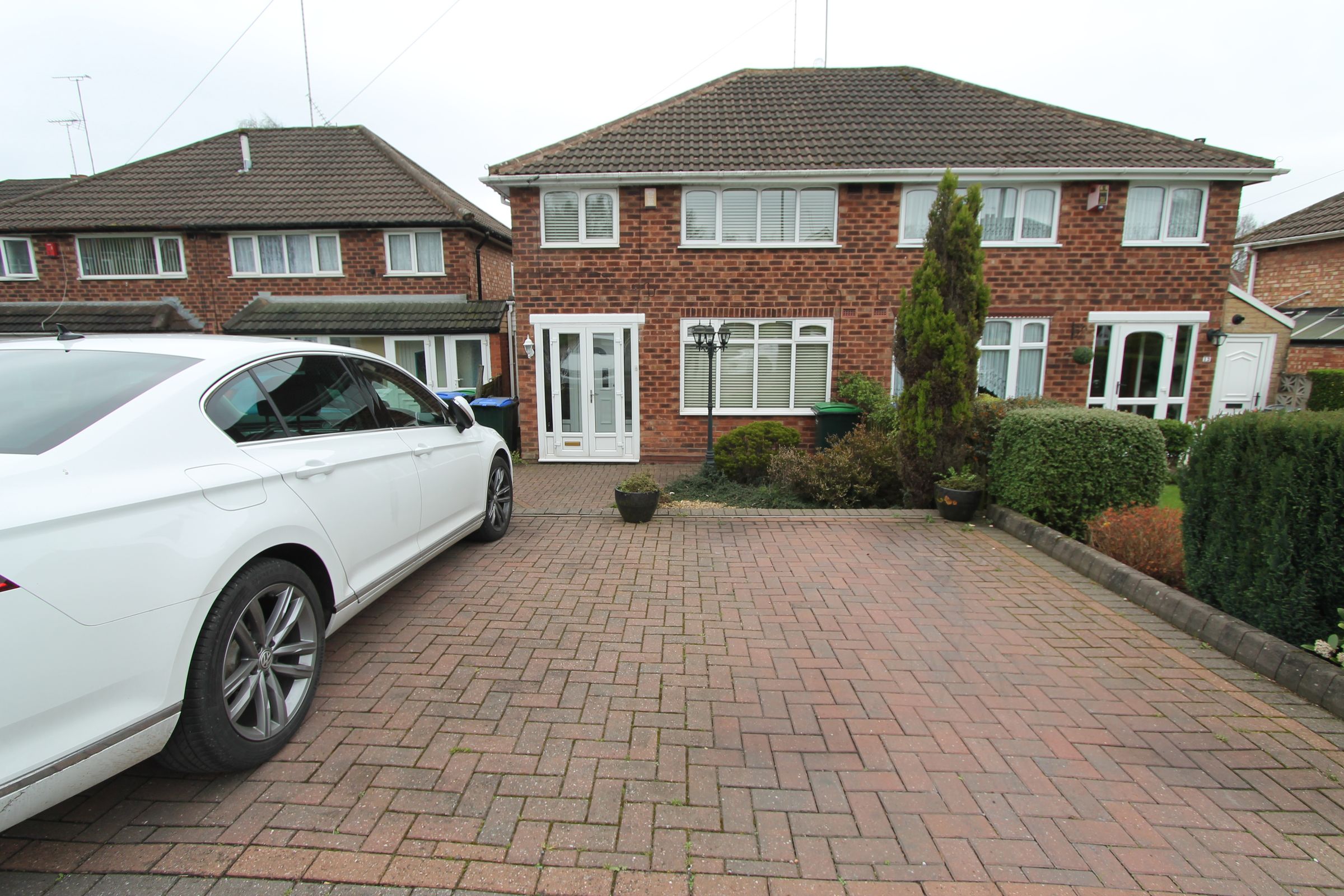3 bed semidetached house to rent in Ferndale Avenue, Birmingham B43