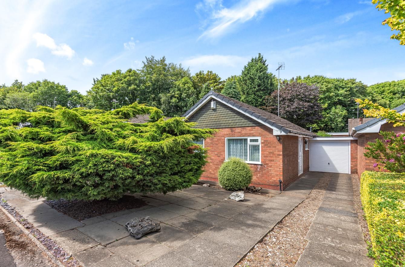 2 bed detached bungalow for sale in Hawthorne Drive, Worsley, Manchester M28 Zoopla