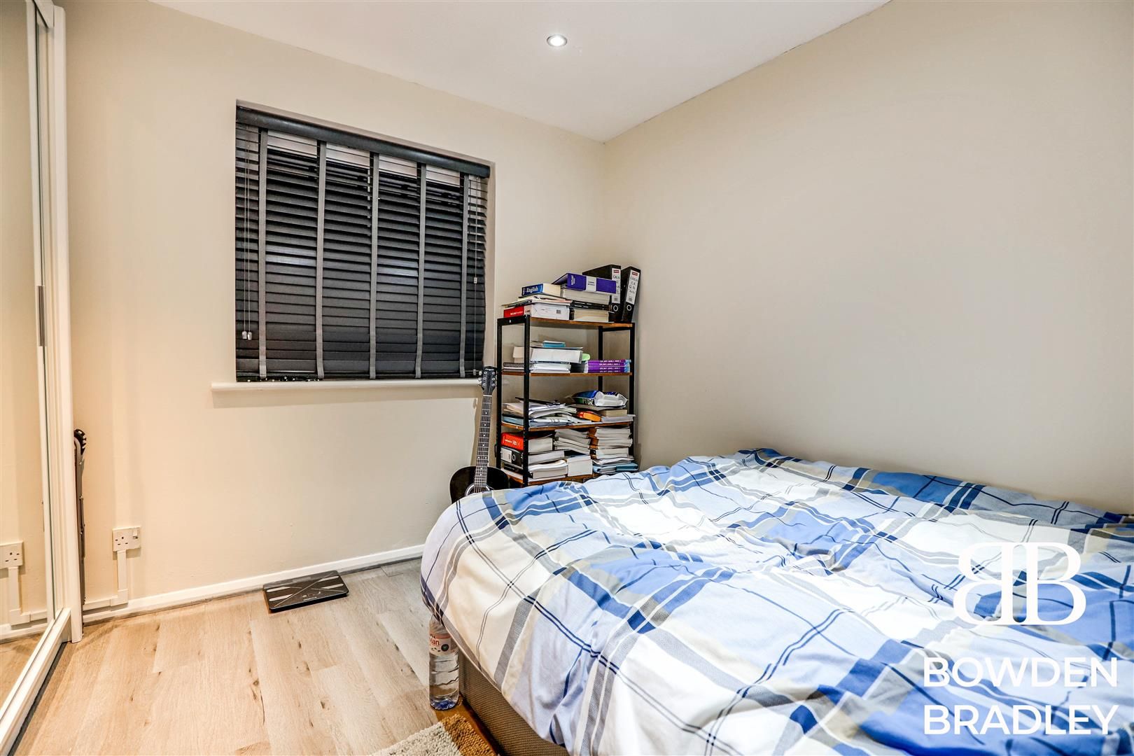 1 bed flat for sale in Manford Way, Chigwell IG7 Zoopla