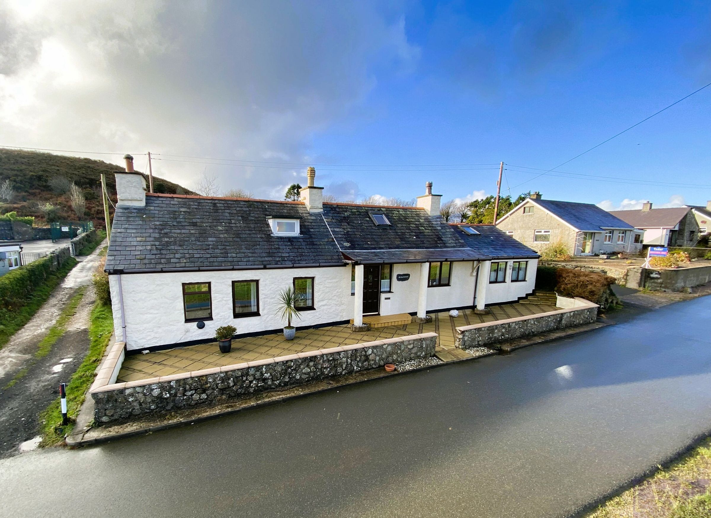 Cottage for sale in Bodlondeb, Mynytho, Pwllheli, Gwynedd LL53 Zoopla