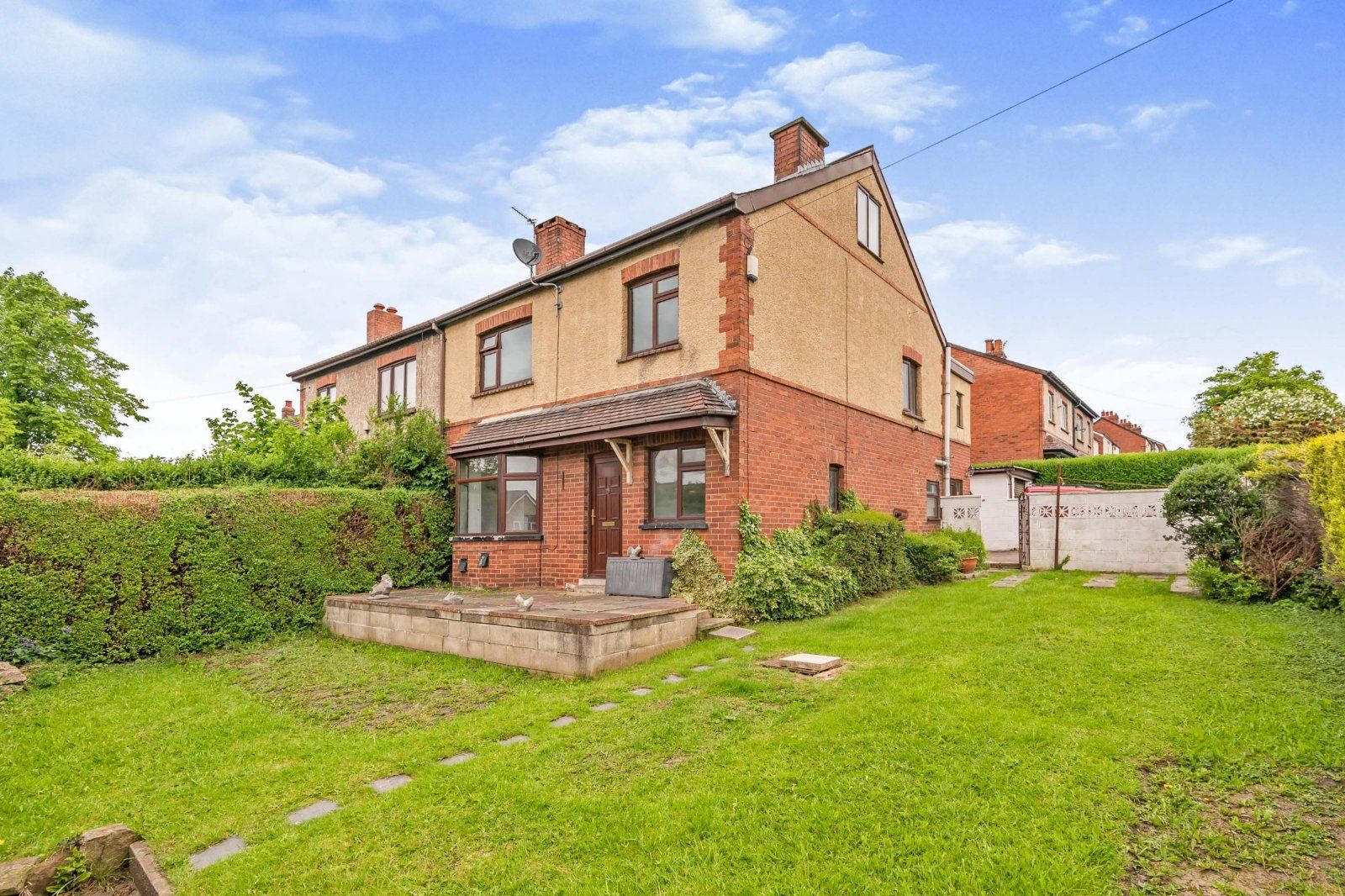 4 bed semidetached house for sale in Leeds Road, Ossett, West