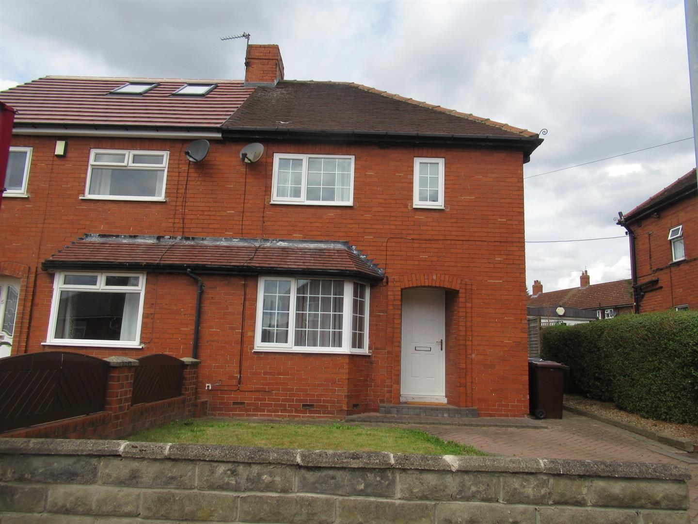 2 bed semidetached house to rent in Neville Grove, Swillington, Leeds