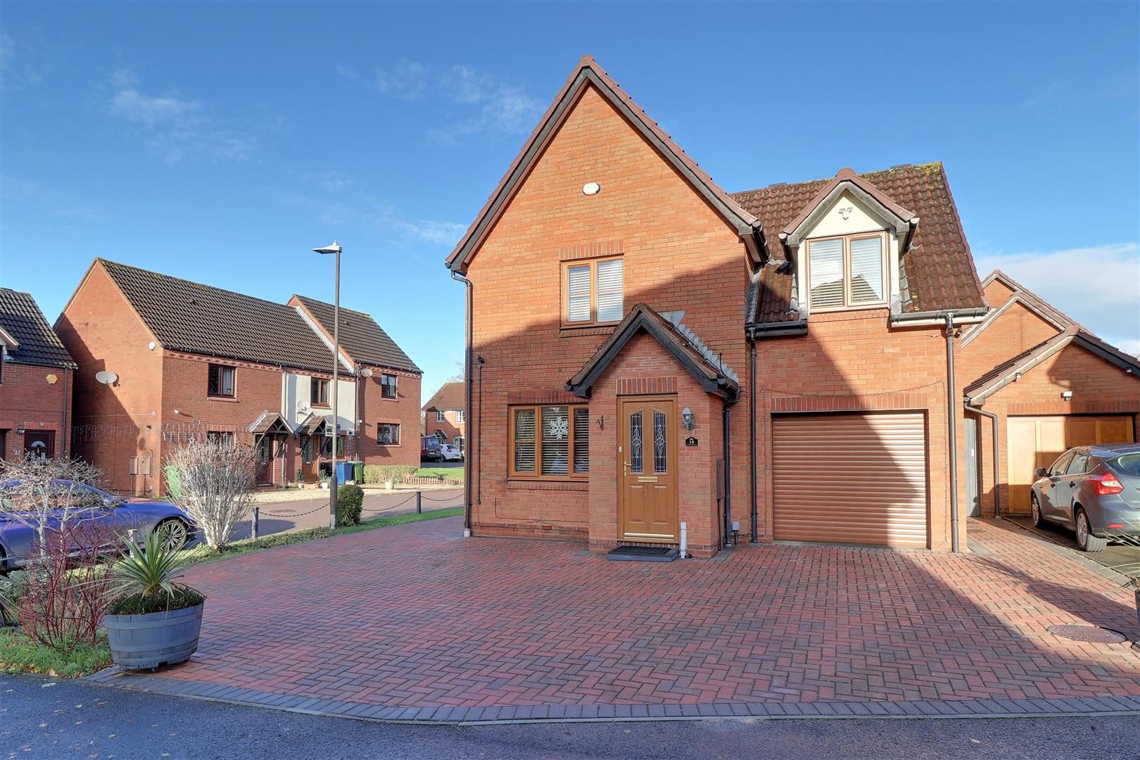 3 bed detached house for sale in Berkeley Close, Hucclecote, Gloucester