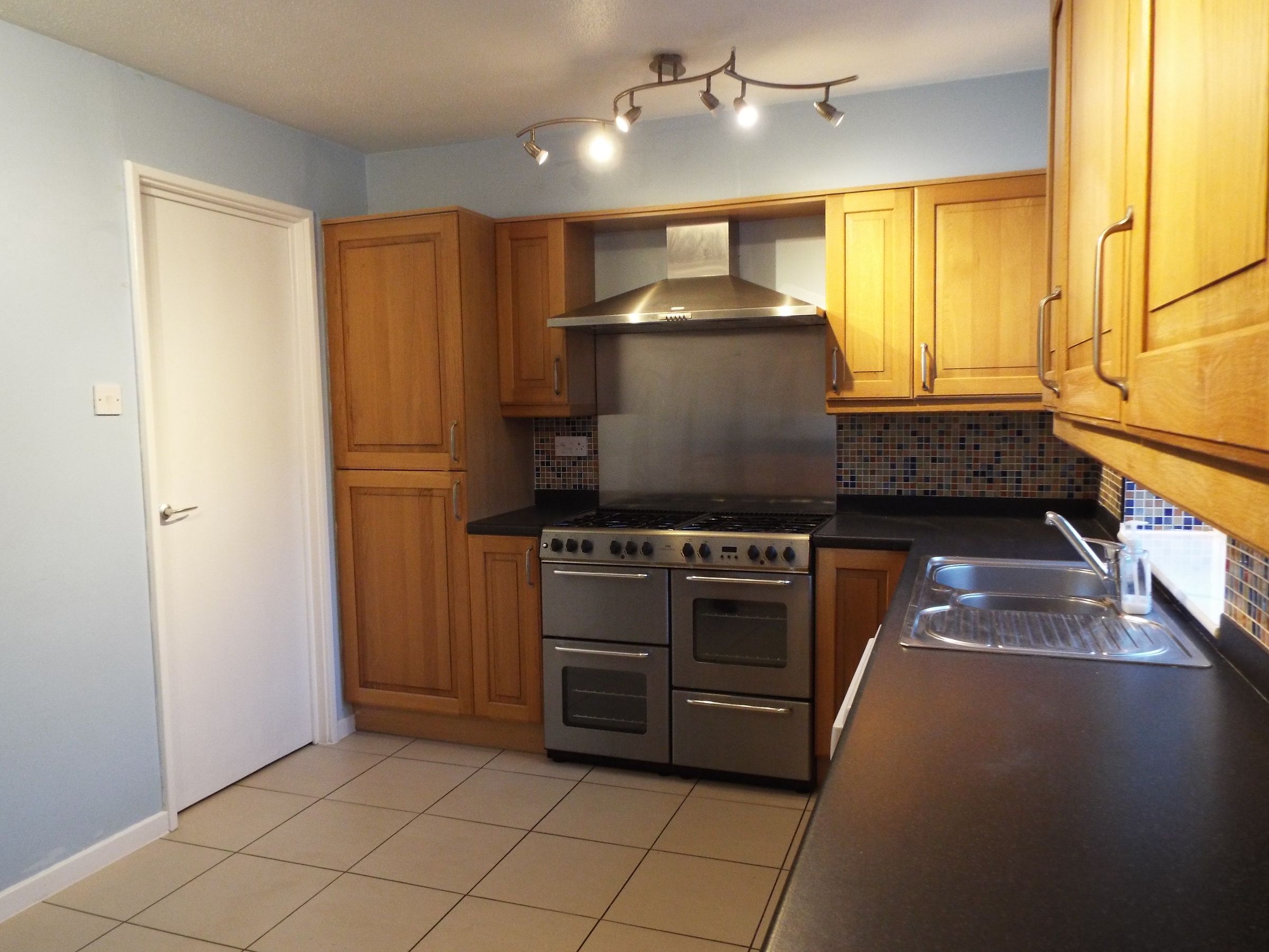 3 bed terraced house to rent in Nutley, Bracknell RG12 Zoopla