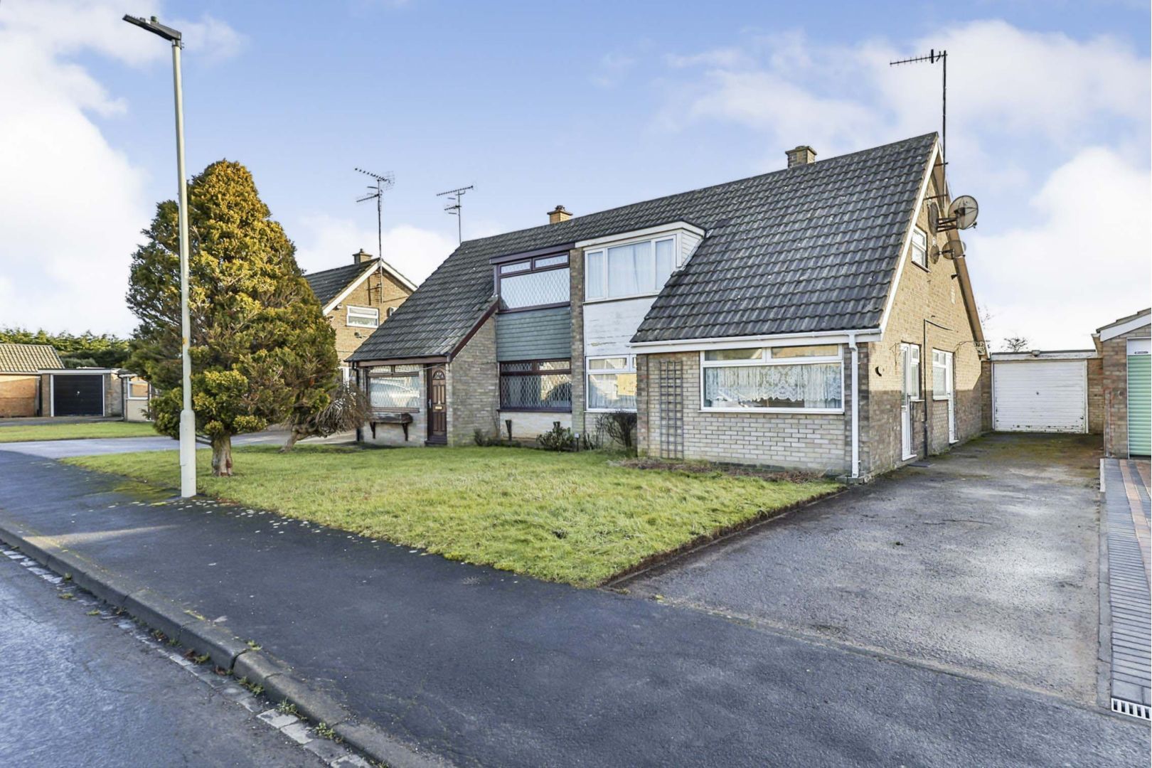 3 bed semidetached house for sale in Byward Drive, Scarborough YO12