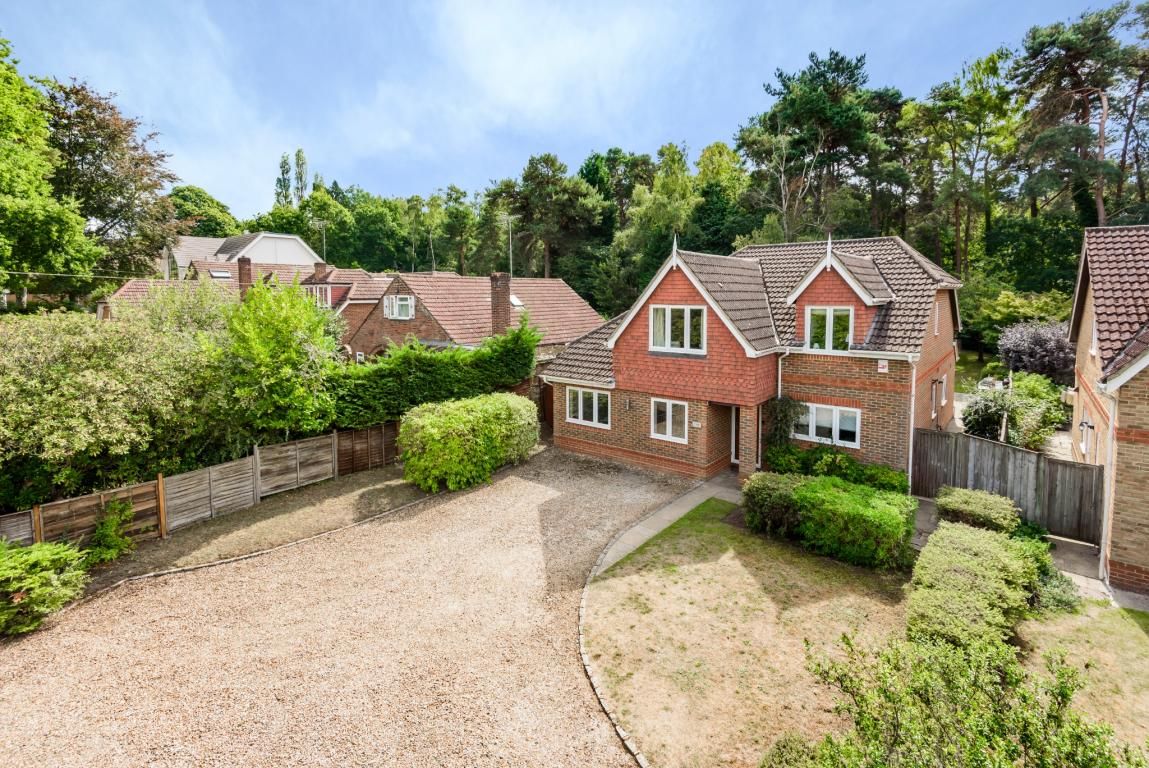 5 bed detached house for sale in Finchampstead, Wokingham RG40 Zoopla