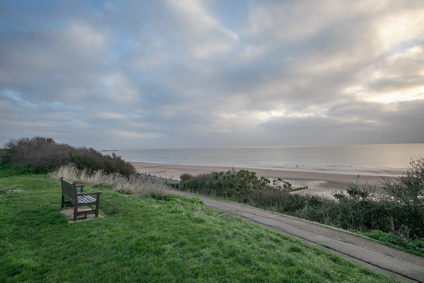 2 bed flat for sale in Queens Road, FrintonOnSea CO13 Zoopla