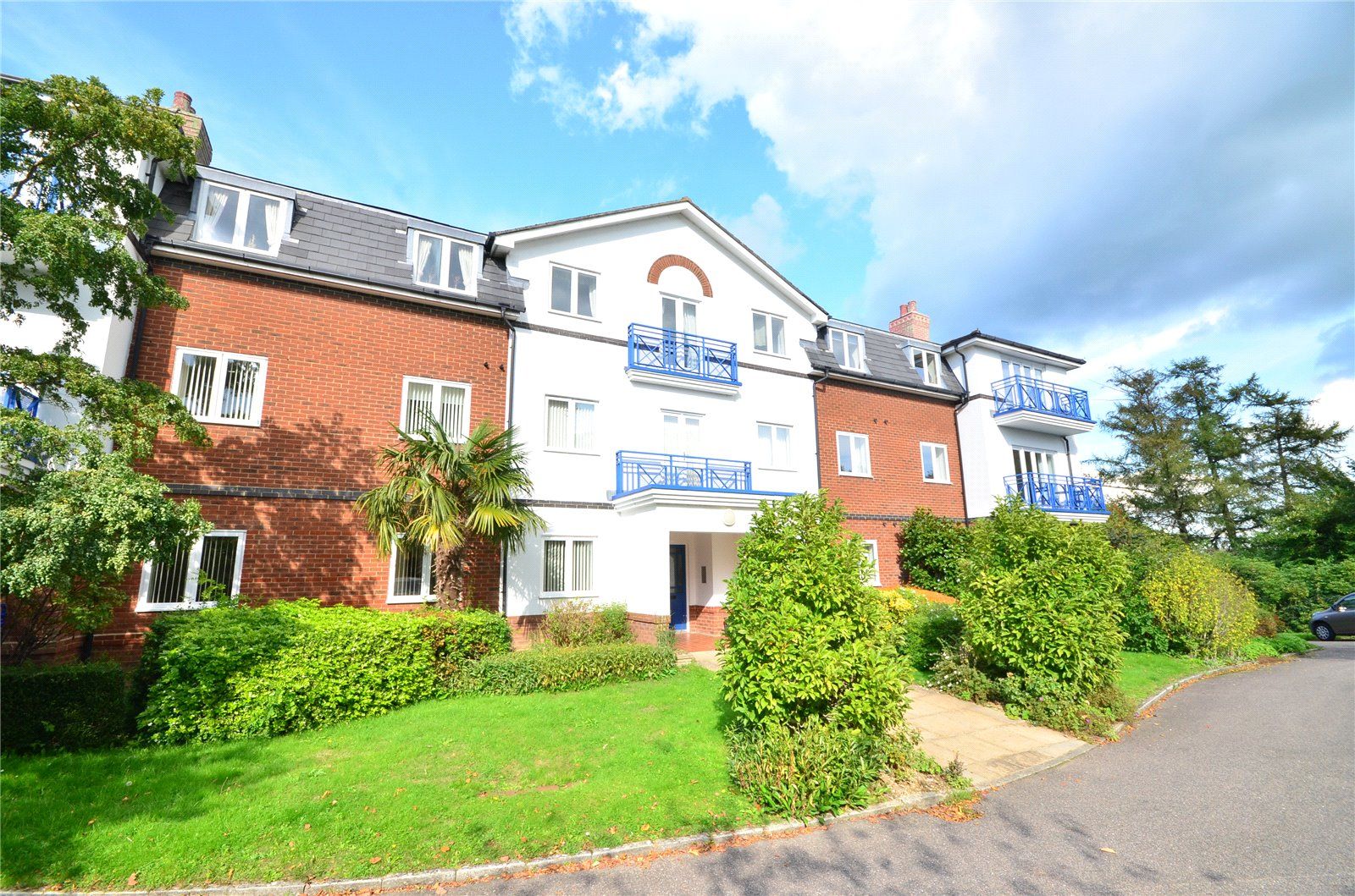 3 bed flat for sale in The Larches, East Grinstead, West Sussex RH19 Zoopla