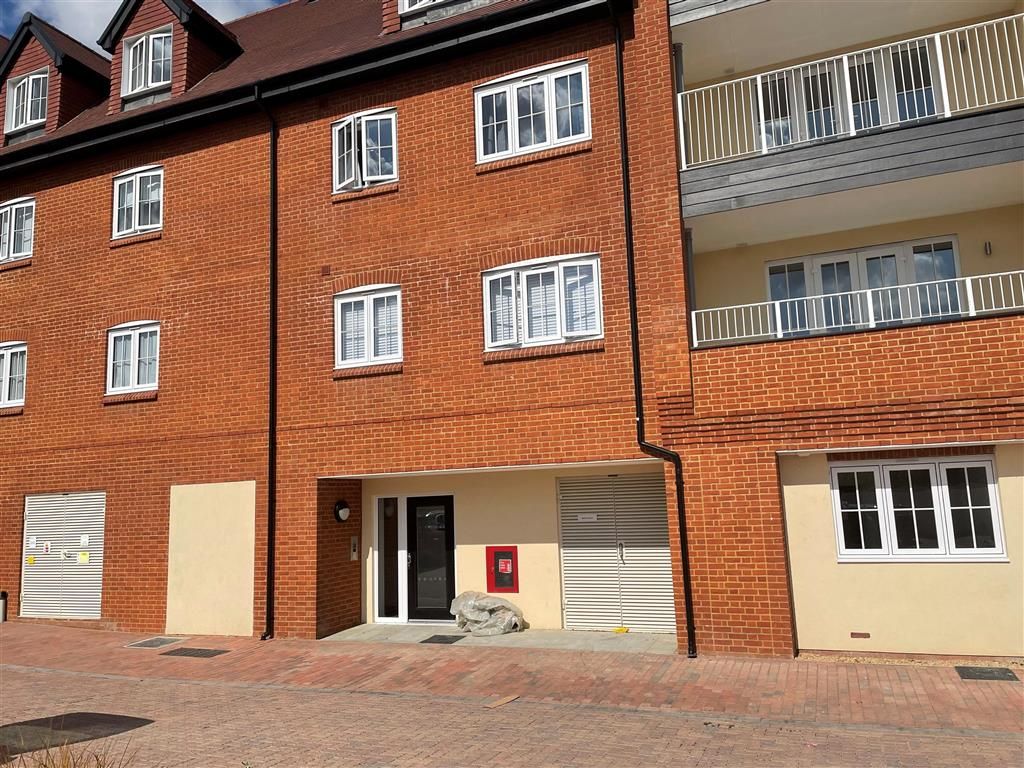 2 bed flat for sale in London Road North, Merstham, Redhill, Surrey RH1