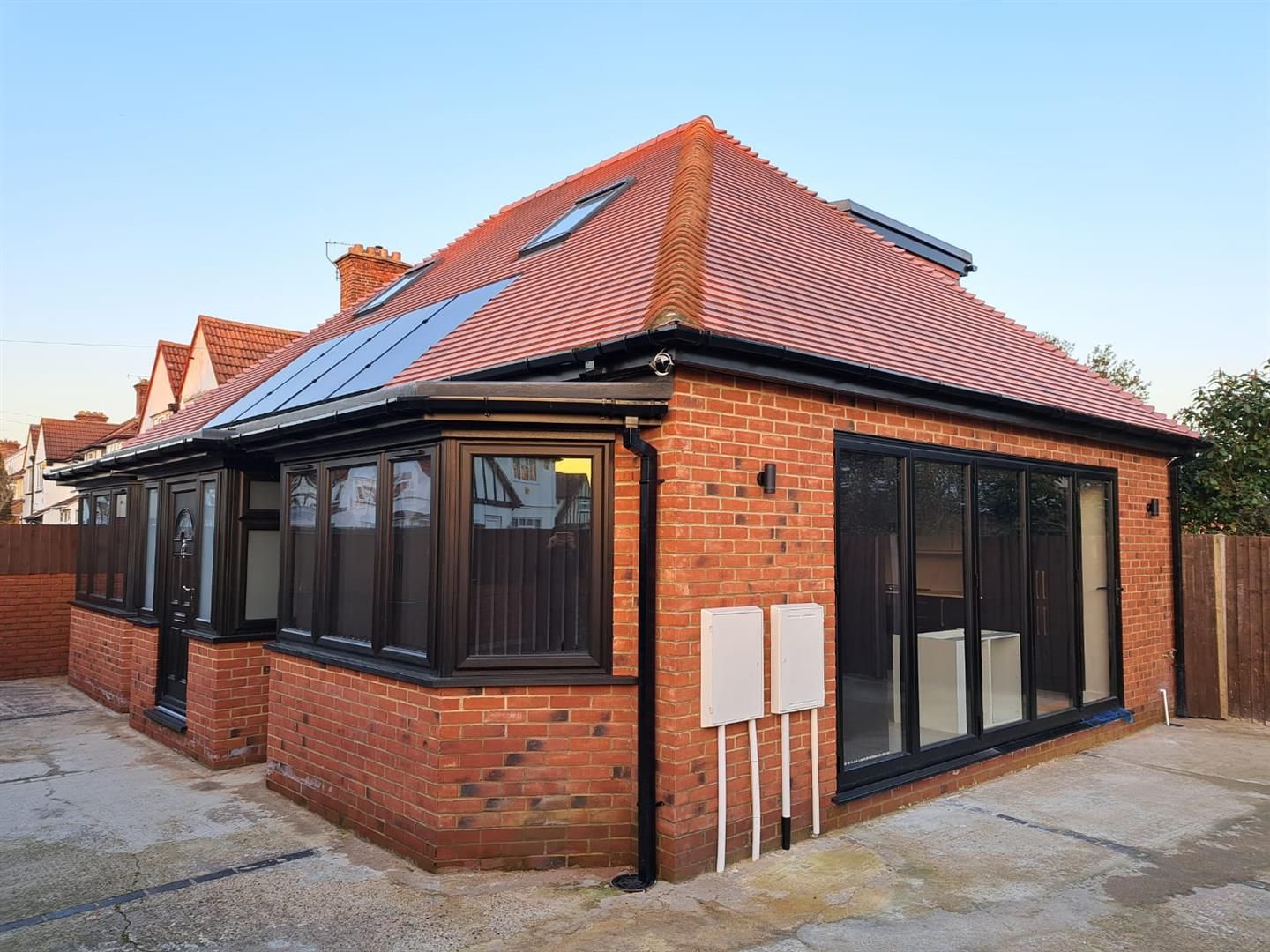 3 bed detached bungalow to rent in The Warren, Heston, Hounslow TW5