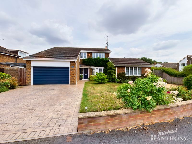 4 bed detached house for sale in Tyneham Close, Aylesbury HP21 Zoopla