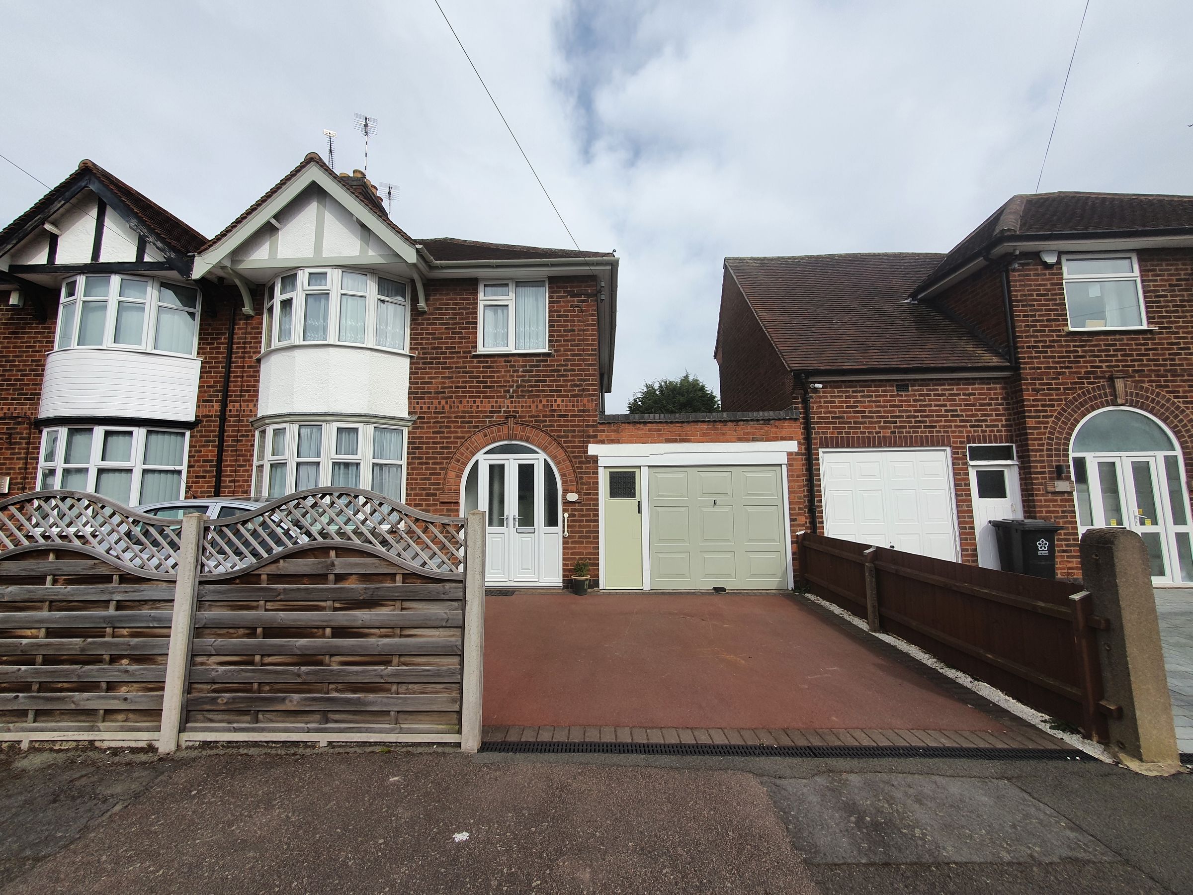 3 bed property to rent in Peters Drive, Leicester LE5 Zoopla