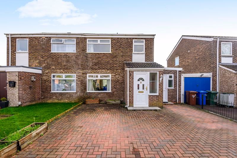 4 bed semidetached house for sale in Lawrence Way, Bicester OX26 Zoopla