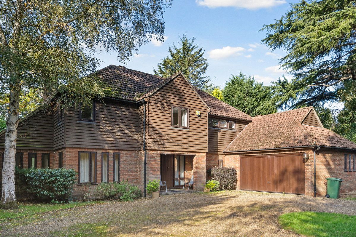 5 bed detached house to rent in Littleworth Lane, Esher KT10 Zoopla