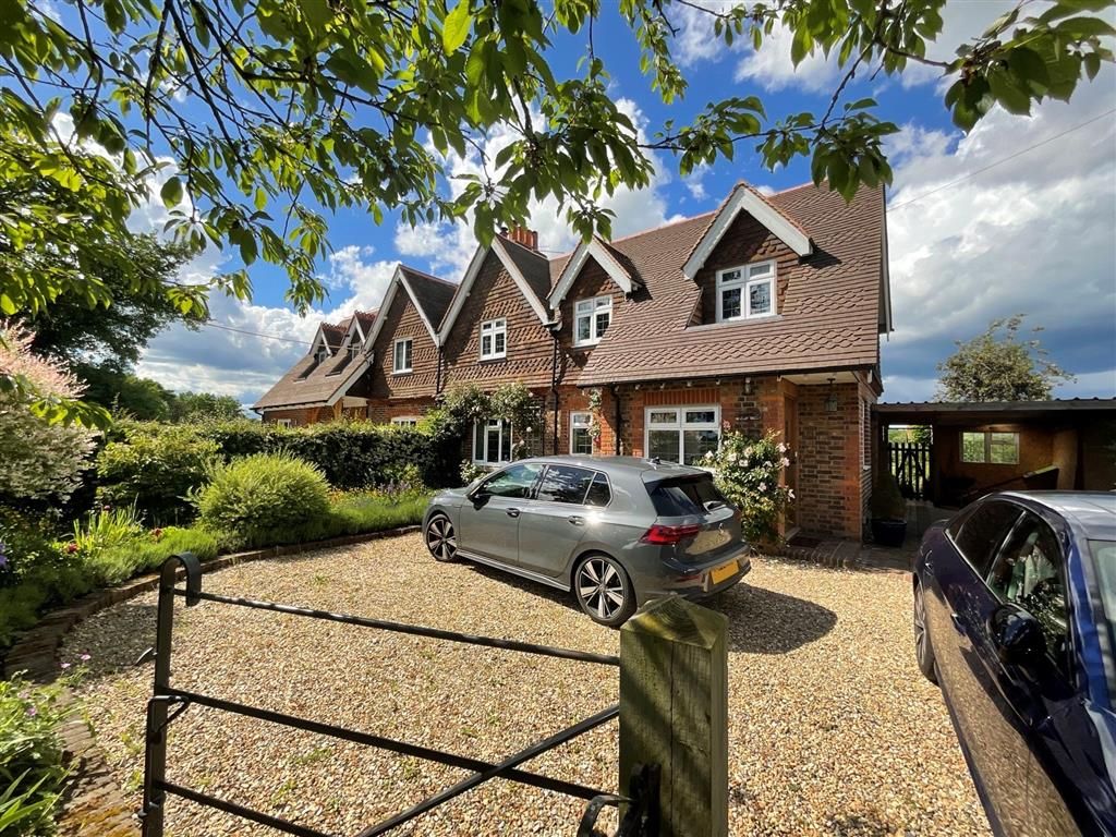 3 bed semidetached house for sale in Flanchford Road, Leigh, Reigate