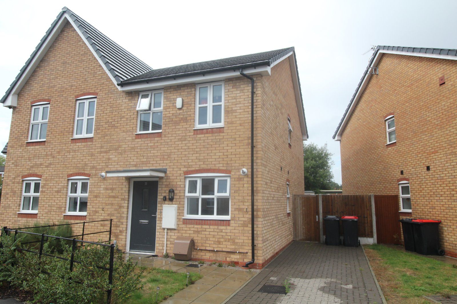 2 bed semidetached house for sale in Tom Piper Close, Ridge Lane
