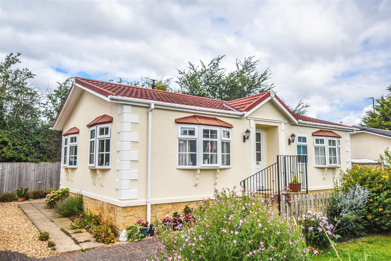 2 bed mobile/park home for sale in Poplars Park, Dursley Road