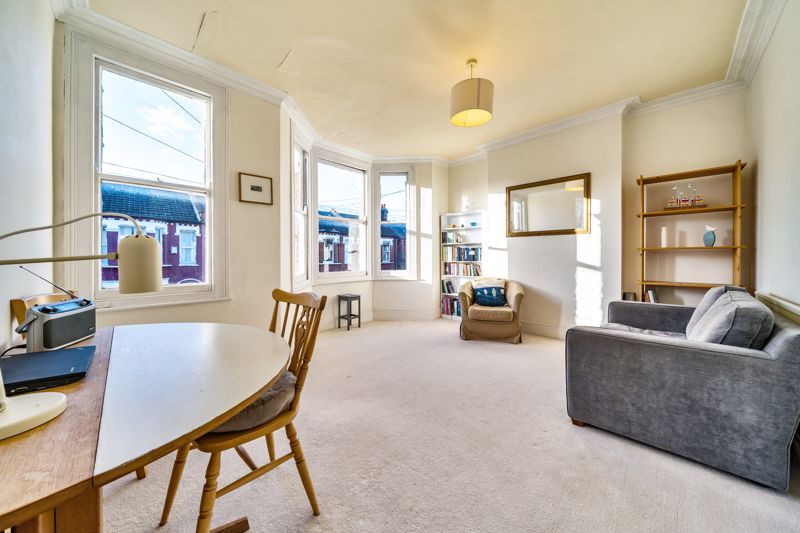 1 bed property for sale in Warren Road, Colliers Wood, London SW19 Zoopla
