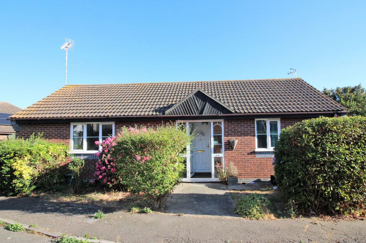 2 bed detached bungalow for sale in Havering Close, Great Clacton