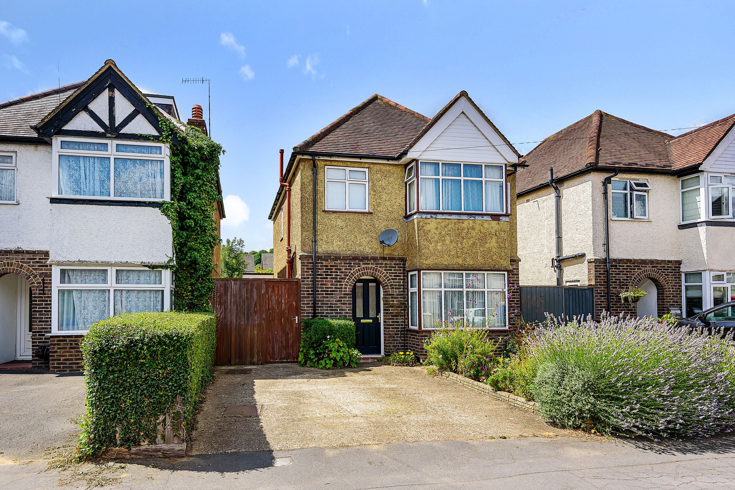 3 bed detached house for sale in Beckingham Road, Guildford GU2 Zoopla
