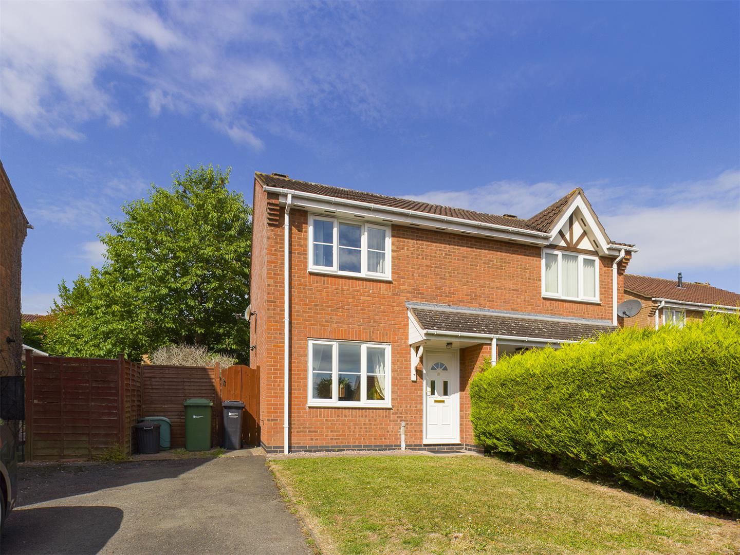 2 bed semidetached house for sale in Chichester Close, Belmont