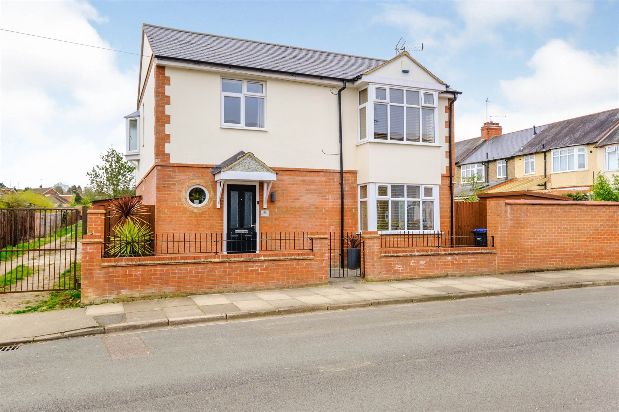 3 bed detached house for sale in Elmhurst Avenue, Abington, Northampton
